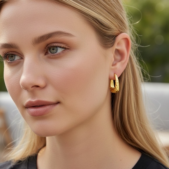Jewelry - Elegant Gold Hoop Earrings